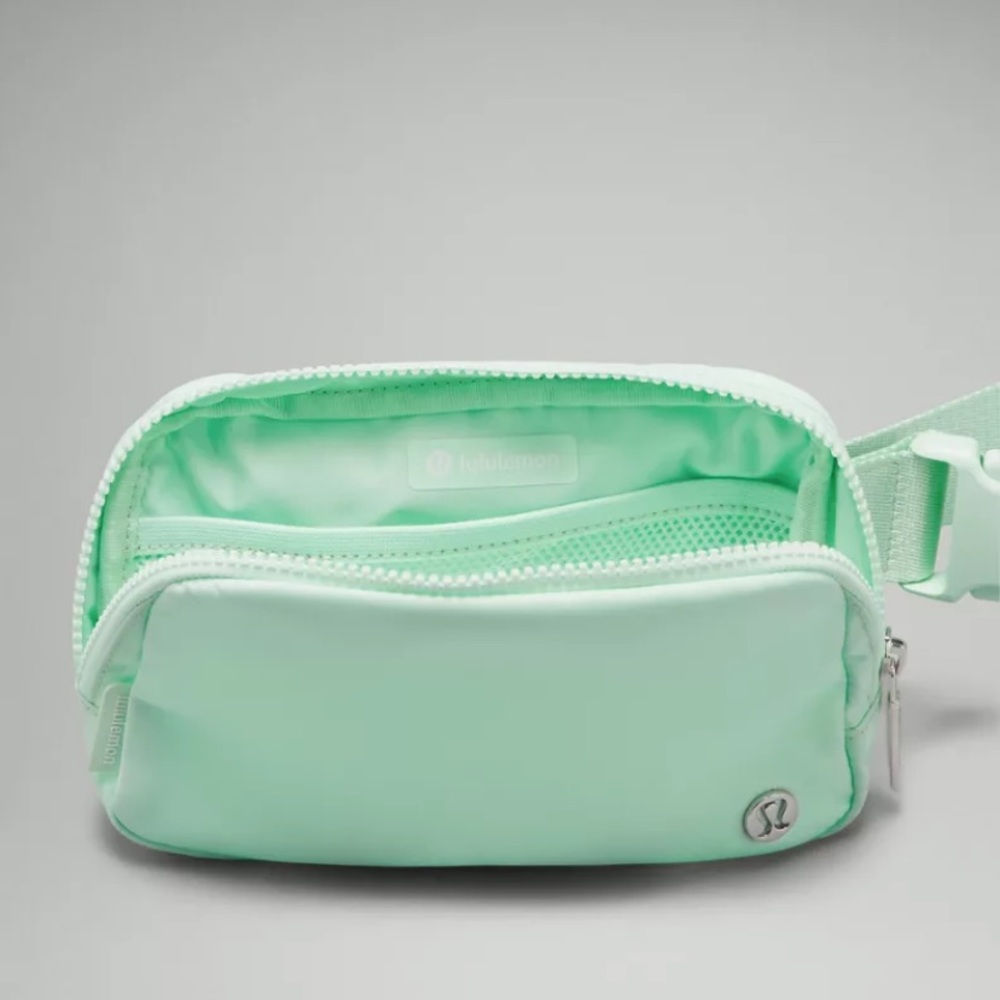 NWT Lululemon Athletica Everywhere Belt Bag in Mint Moment - Picture 5 of 6